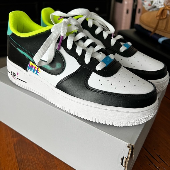 Nike Air Force 1 LV8 (GS) Size 6.5Y or 8W - Picture 2 of 6